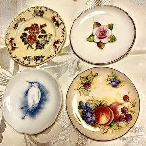 Vintage Franklin Minature Ceramic Plates From Around The World (Set of Four).
